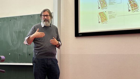 Jeroen de Willigen vertelt over de Grunobuurt door Tess Broekmans (bron: Tess Broekmans)