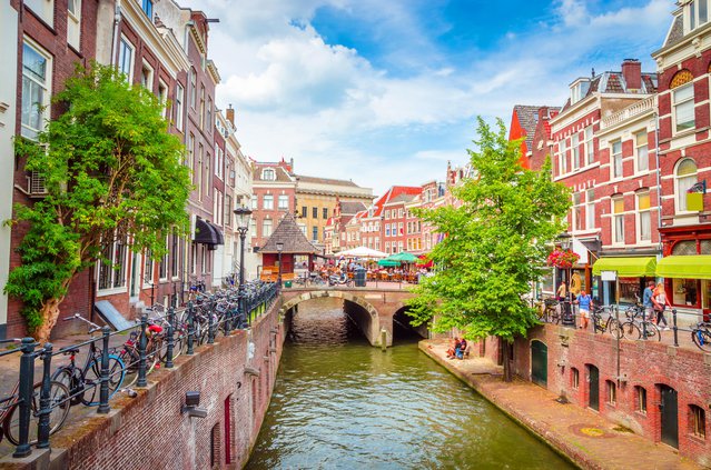 Traditionele huizen aan de Oudegracht in het centrum van Utrecht, Nederland. door Olena Z (bron: Shutterstock)