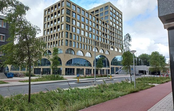 Westbeat van Studioninedots, Delflandlaan, Amsterdam Nieuw-West door Ceescamel (bron: Wikipedia Commons)
