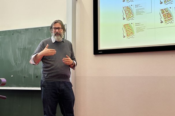 Jeroen de Willigen vertelt over de Grunobuurt door Tess Broekmans (bron: Tess Broekmans)