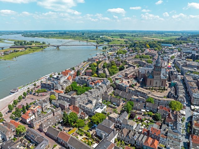 Luchtfoto van Nijmegen door Steve Photography (bron: Shutterstock)