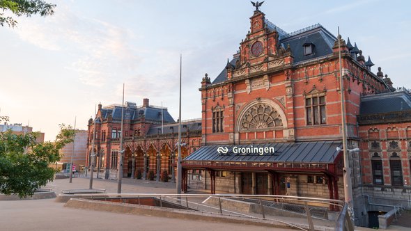 Stationsgebouw Groningen door Sander van der Werf (bron: Shutterstock)