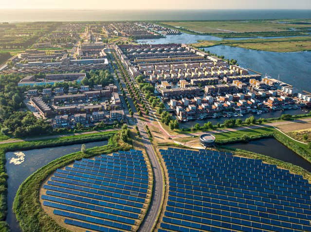 Moderne duurzame buurt in Almere, Nederland. Luchtfoto. door Pavlo Glazkov (bron: Shutterstock)