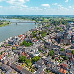 Luchtfoto van Nijmegen door Steve Photography (bron: Shutterstock)