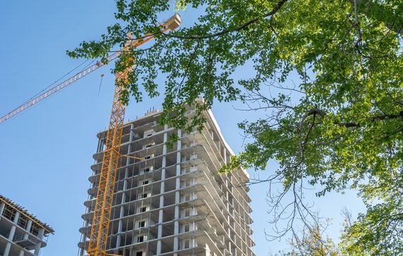 Bouw van hoogbouw door EdBelkin (bron: Shutterstock)
