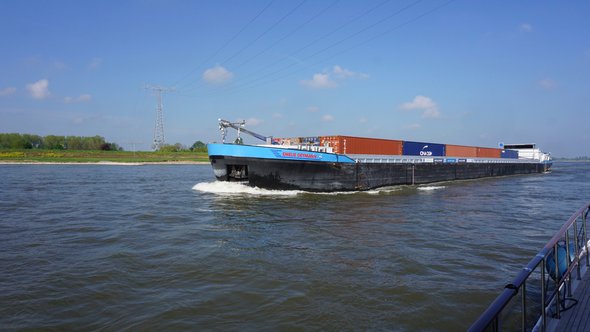 Rivier de Waal door Adrie Oosterwijk (bron: Shutterstock)