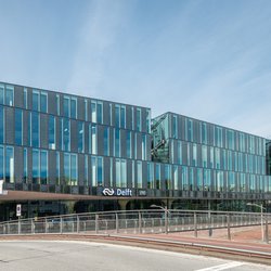 Het nieuwe treinstation in Delft door Erik Laan (bron: Shutterstock)