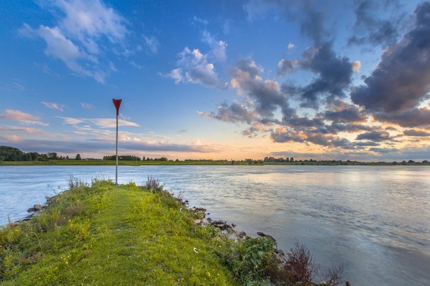 Uitzicht op de Rijn vanaf een krib door Rudmer Zwerver (bron: Shutterstock)