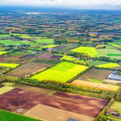 Luchtfoto van het landschap in de omgeving van Eindhoven door Milosz Maslanka (bron: Shutterstock)