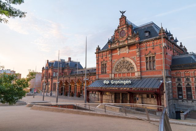Stationsgebouw Groningen door Sander van der Werf (bron: Shutterstock)