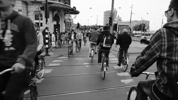 Fietsers in Amsterdam door Peter B. (bron: Flickr)