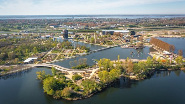 Vogelvlucht van Almere door Pavlo Glazkov (bron: Shutterstock)