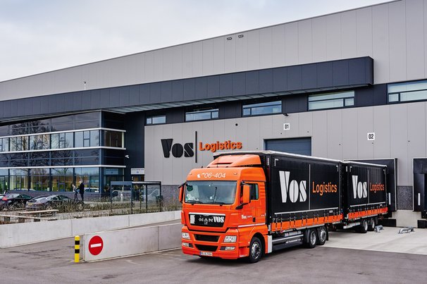 Vos Logistics, Oss door Joyce Roosenhart (bron: Wikimedia Commons)