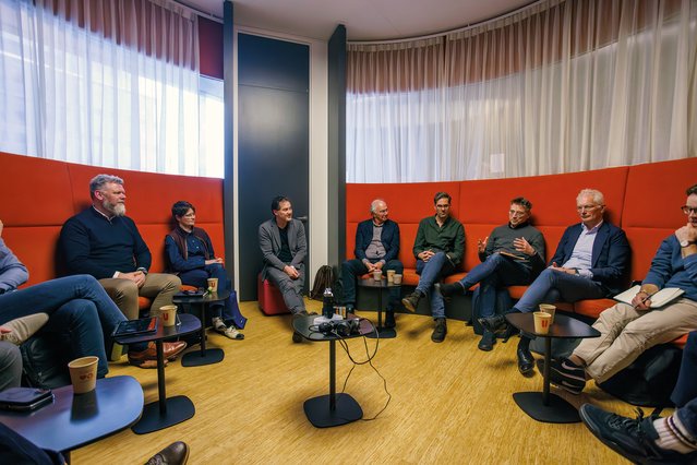 Overzicht groep door eyewonder productions (bron: eyewonder productions)