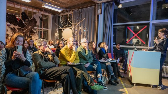 Back to School with Andrea Prins, een beeld van de avond op 28 januari 2025 door Maarten Laupman (bron: Rotterdamse Independent School for the City)