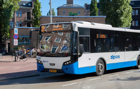Bus 22, Amsterdam door Dutchmen Photography (bron: shutterstock)