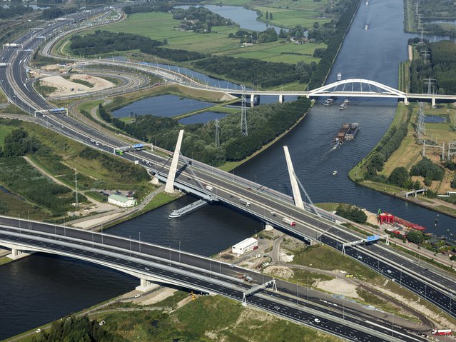 Amsterdam-Rijnkanaal in Amsterdam Zuidoost door Aerovista Luchtfotografie (bron: Shutterstock)