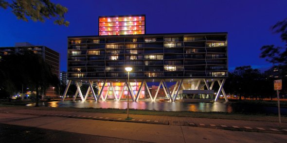Swinging Apartments for the Elderly - Arons en Gelauff