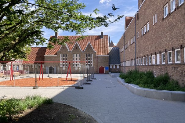 School Zwartewaalstraat Tarwewijk door Teun van den Ende (bron: Teun van den Ende)