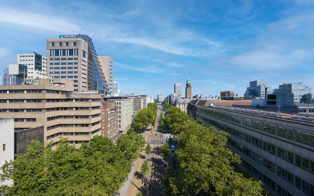 Rotterdam, Nederland - juni 2022: Uitzicht op de hoofdweg Coolsingel in Rotterdam door dropStock (bron: Shutterstock)