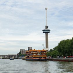 Euromast, Rotterdam door Westlight (bron: Shutterstock)