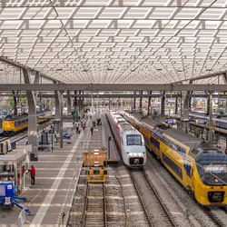 Rotterdam Centraal, 27-9-2012" (CC BY 2.0) by Rob Dammers -> treinen door Rob Dammers (bron: Flickr)