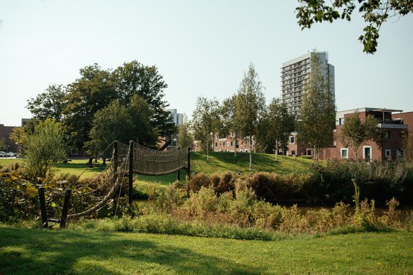 Karspelhof -> K-Buurt Amsterdam Zuid Oost foto door Maarten de Lobel (bron: https://maartendelobel.com/)