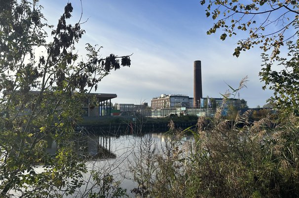 Suikerterrein vanaf de oever door Rinske Brand (bron: Rinske Brand)
