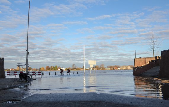 Hoogtij van de Waal in Nijmegen door Mike Wiering (bron: Shutterstock)