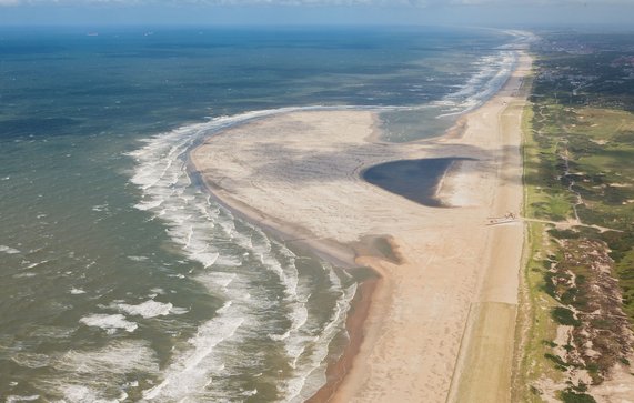 Luchtfoto Zandmotor, Den Haag door Martin Hendriksma (bron: Foto uit boek ‘Aan zee. Een kroniek van de kust’)