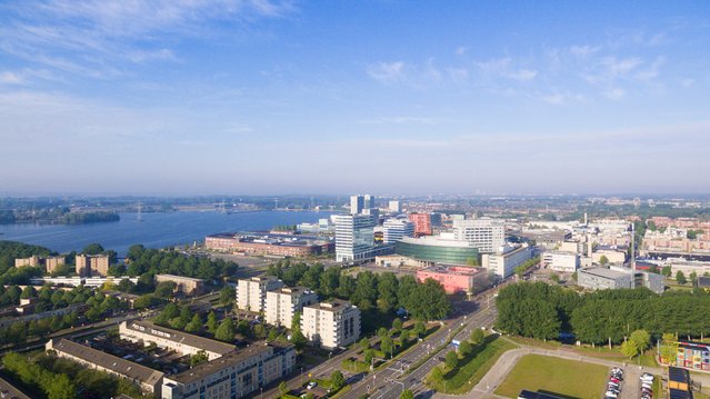 Luchtfoto van Almere door Claire Slingerland (bron: Shutterstock)
