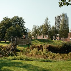 Karspelhof -> K-Buurt Amsterdam Zuid Oost foto door Maarten de Lobel (bron: https://maartendelobel.com/)