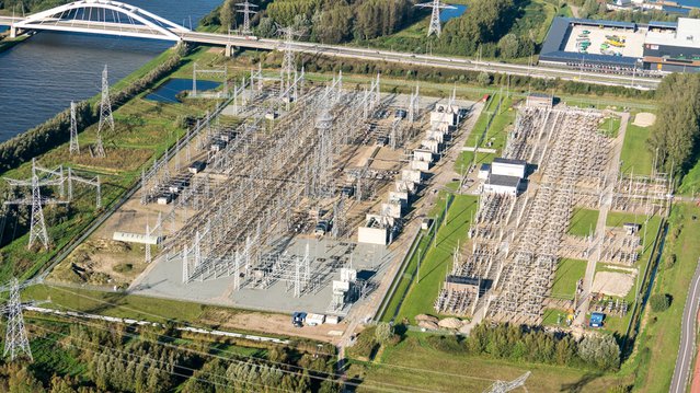 Elektriciteitscentrale in Diemen door Aerovista Luchtfotografie (bron: Shutterstock)
