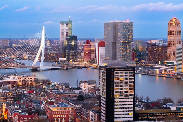 Uitzicht over de Nieuwe Maas in Rotterdam door Sean Pavone (bron: Shutterstock)