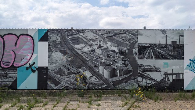 Schutting met luchtfoto door Astrid Karbaat (bron: Astrid Karbaat)