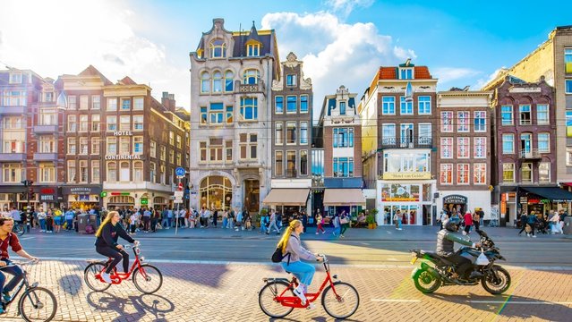 Damrak in Amsterdam door Arcady (bron: Shutterstock)