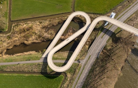 Liniebrug over het Amsterdams Rijnkanaal door MyStockVideo (bron: Shutterstock)