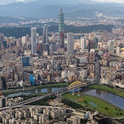Skyline van Taipei in Taiwan door AaronChenPS2 (bron: Shutterstock)