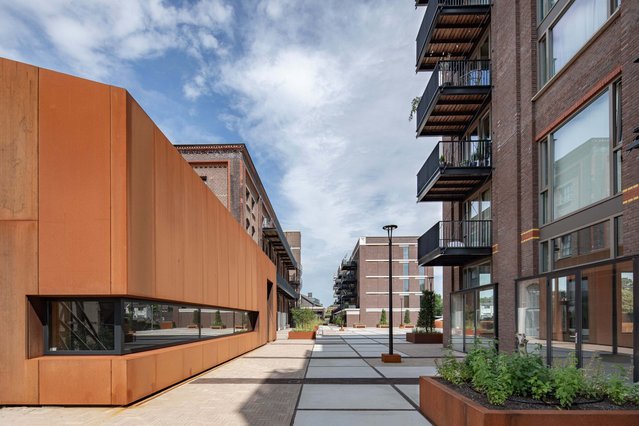 Het plein bovenop de parkeergarage door LEVS architecten (bron: LEVS architecten)