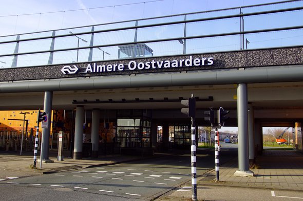 Station Almere Oostvaarders door Jarretera (bron: Shutterstock)