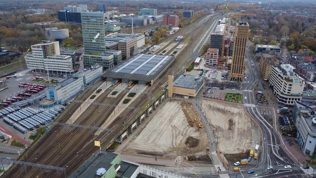 Luchtfoto van Eindhoven centraal station door whereguygoes001 (bron: Shutterstock)