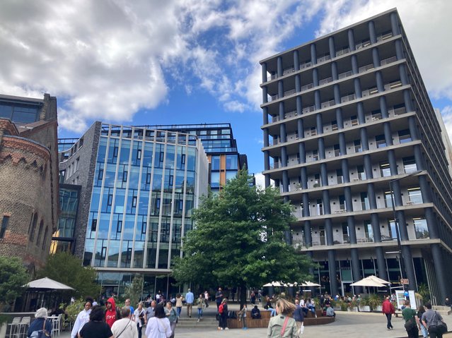 Nieuwe en oude gebouwen in King's Cross door Joost Zonneveld (bron: Gebiedsontwikkeling.nu)
