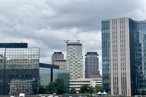 Zicht op nieuwe woontorens Amstel III door Kees de Graaf (bron: Gebiedsontwikkeling.nu)