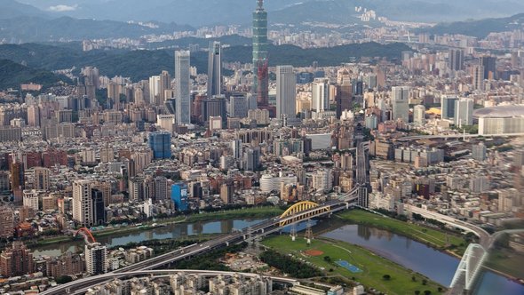 Skyline van Taipei in Taiwan door AaronChenPS2 (bron: Shutterstock)