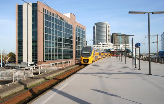 Amsterdam Sloterdijk door Jan Kranendonk (bron: Shutterstock)