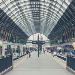 Treinstation -> Photo by Michał Parzuchowski on Unsplash door Michał Parzuchowski (bron: Unsplash)