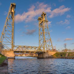Hefbrug Gouwesluis in Alphen aan den Rijn door Patrick Herzberg (bron: Shutterstock)