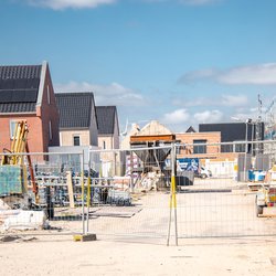Nieuwbouw van woningen op Urk door fokke baarssen (Shutterstock)