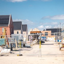 Nieuwbouw van woningen op Urk door fokke baarssen (bron: Shutterstock)