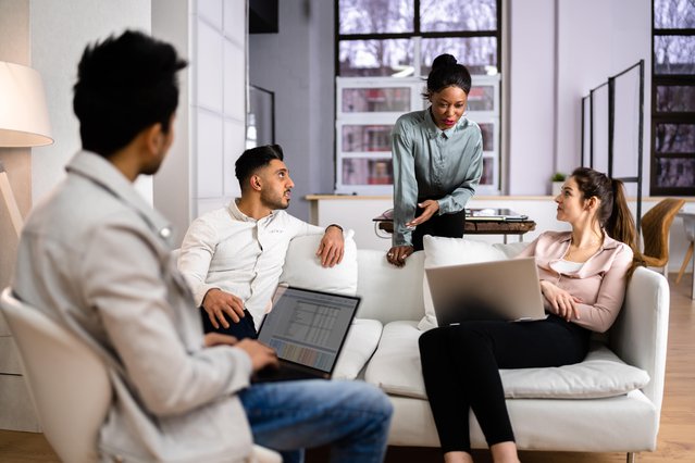 Young Diverse People Working In Coliving Space door Andrey_Popov (bron: Shutterstock)